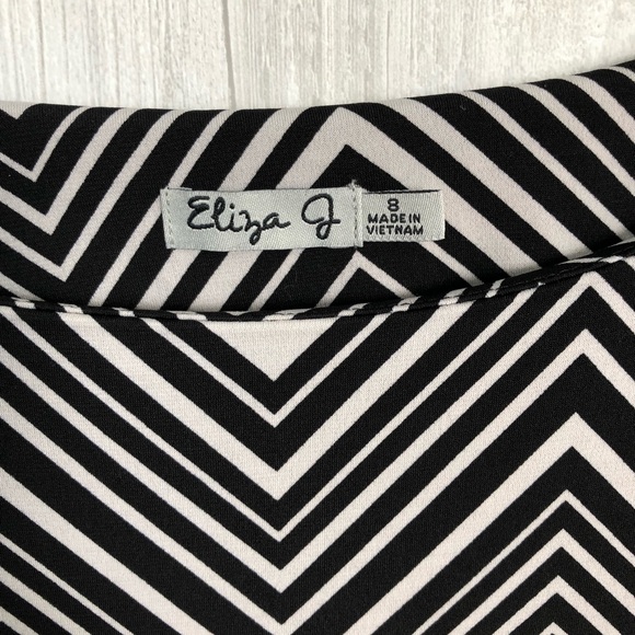 Eliza J Black & White Geometric Shift Dress - Picture 4 of 5